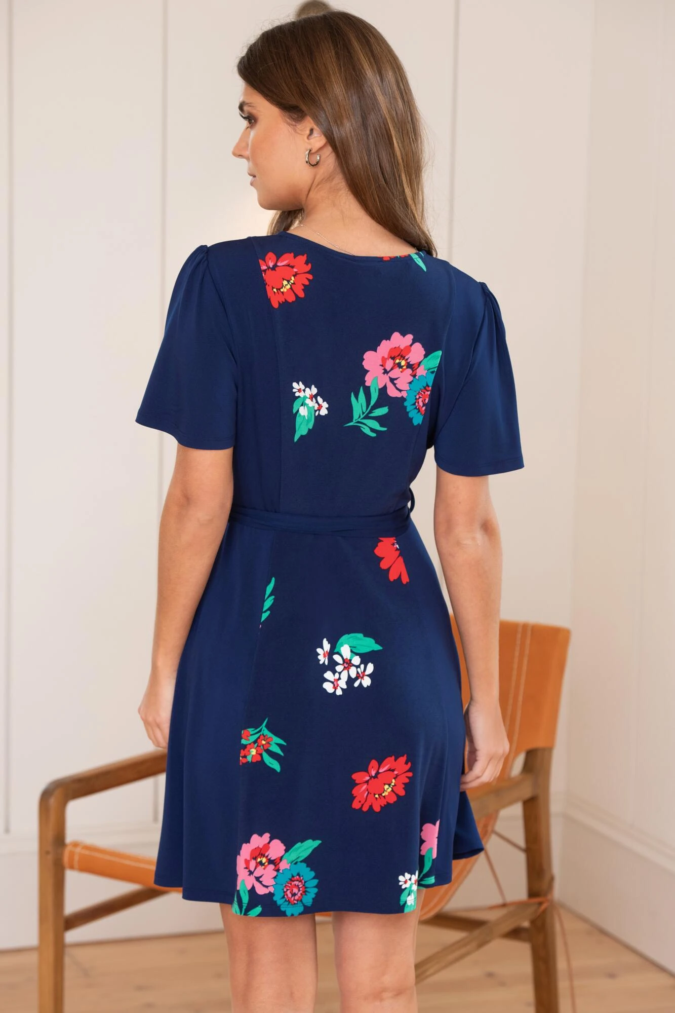 Pour Moi Priya Slinky Jersey Panel Short Sleeve Dress - Navy Floral 5 Pour Moi Priya Slinky Jersey Panel Short Sleeve Dress - Navy Floral - Image 4
